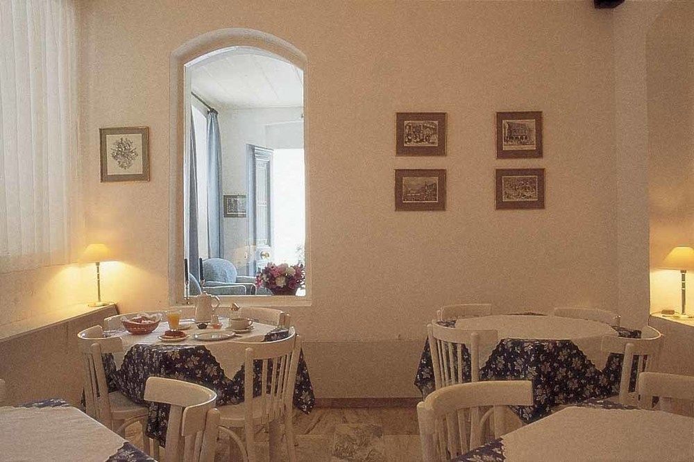 Hotel Omiros エルムポリ エクステリア 写真